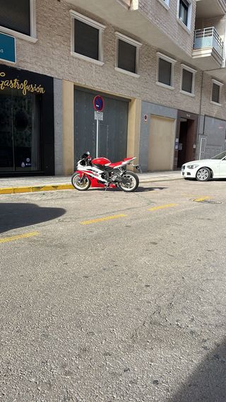 Yamaha R6R año 2007 50.000 km