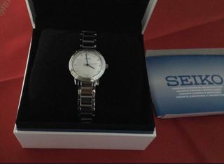 Reloj Seiko Mujer Plata y Blanco