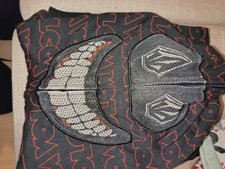Sudadera Volcom Venom Negra y Roja talla 12/13
