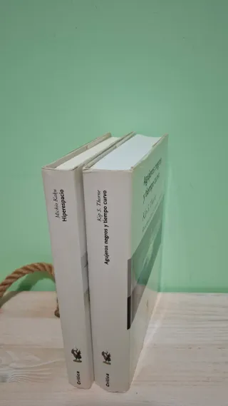 AGUJEROS NEGROS Y TIEMPO CURVO, HIPERESPACIO