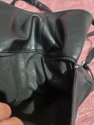 Mochila negra con hebilla