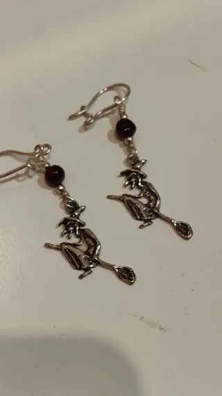Pendientes de Bruja con Piedras Granate
