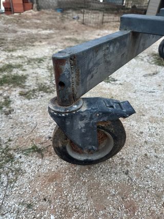 Remolque/soporte para motor de barco con ruedas