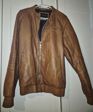 Cazadora Zara efecto piel con capucha