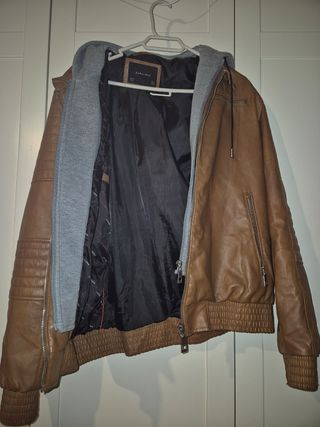 Cazadora Zara efecto piel con capucha