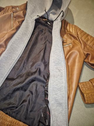 Cazadora Zara efecto piel con capucha