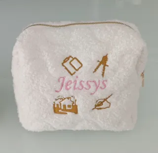 Neceser blanco con bordados divertidos y diversos