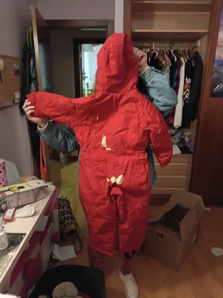 Mono de nieve para niños pequeños y rojo