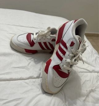 Zapatillas Adidas Blancas y Rojas
