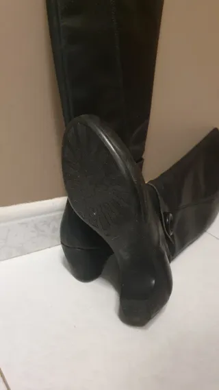 Botas de piel caña alta negras