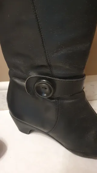 Botas de piel caña alta negras