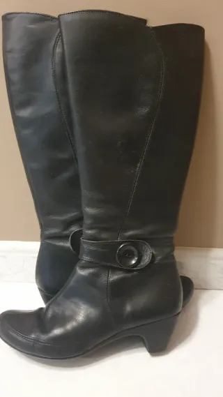 Botas de piel caña alta negras