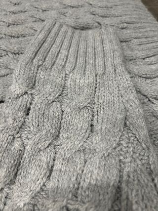 Jersey de punto gris con cuello alto