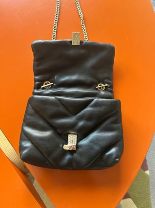 Bolso acolchado negro Zara