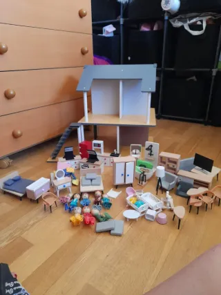 Casa de muñecas y accesorios