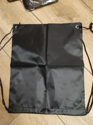 Mochila negra con cordón, nueva a estrenar