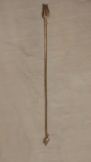 Cinturón elástico dorado con hojas