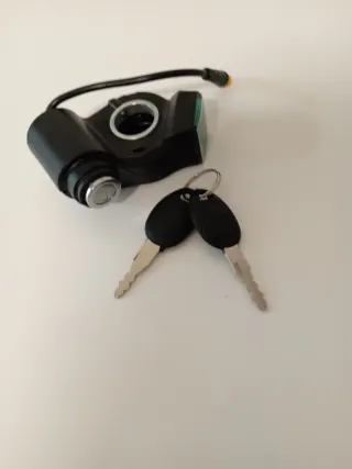 Llave contacto voltímetro patinete eléctrico