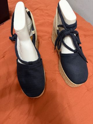 Alpargatas cuña azul y beige