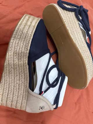 Alpargatas cuña azul y beige