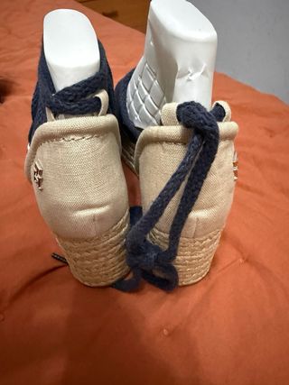 Alpargatas cuña azul y beige