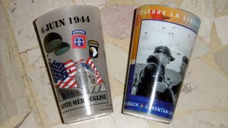 Coppia bicchieri commemorativi DDay 6 Giugno 1944