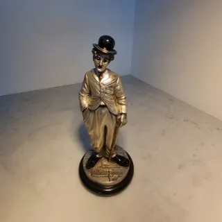 Statuina vintage Charlie Chaplin con bastone