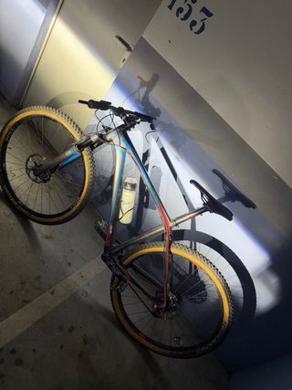 Bicicleta Cube Elite Carbono