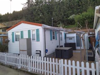parcela con mobilhome cocina independiente