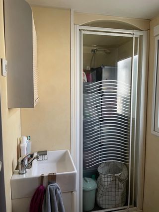 parcela con mobilhome cocina independiente