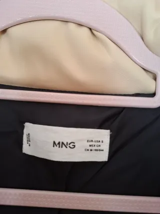 Abrigo parka largo beige Mango