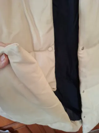 Abrigo parka largo beige Mango