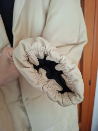 Abrigo parka largo beige Mango