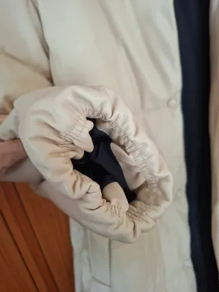 Abrigo parka largo beige Mango