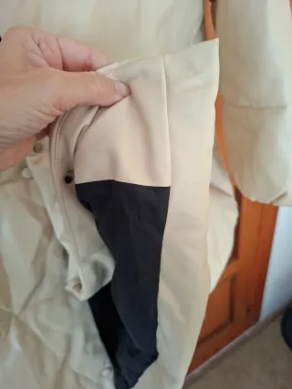 Abrigo parka largo beige Mango