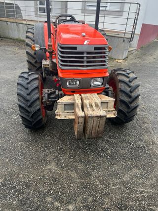 Tractor Kubota M8200DT 8200 narrow