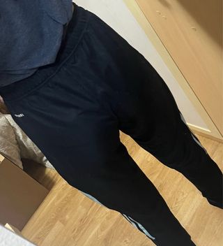 Pantalón chándal Adidas azul marino con rayas