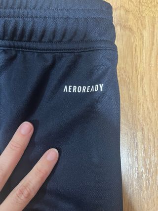 Pantalón chándal Adidas azul marino con rayas