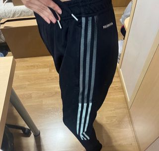 Pantalón chándal Adidas azul marino con rayas
