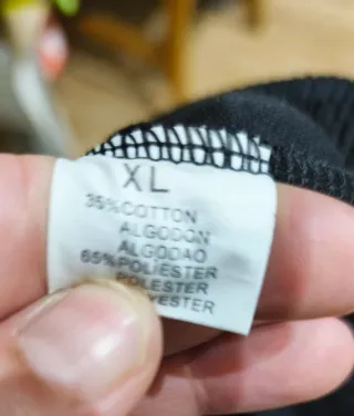 Pantalón negro deportivo hombre.