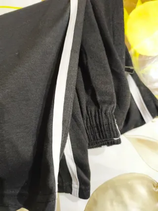 Pantalón negro deportivo hombre.