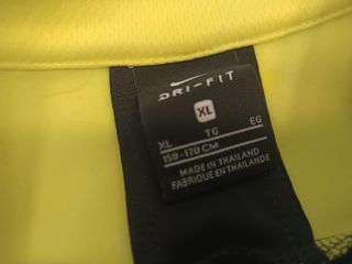 Sudadera Nike niño negra y amarilla. Talla XL.