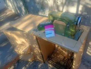 Máquina de coser Sigma verde