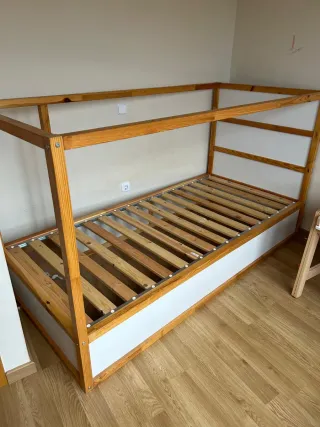 Cama Kura + Escritorio Regulable + Taburete