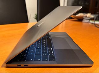 MacBook Pro 13” 2019 256GB i5 2.4GHz 8GB RAM