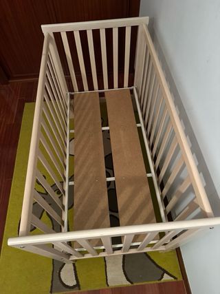 Cuna de madera en perfecto estado, regalo sábanas