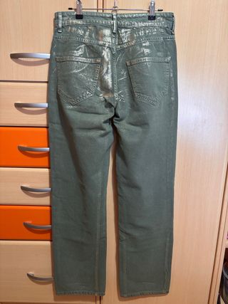 Pantalón Zara verde brillos dorados