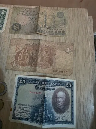 Monedas y billetes antiguos