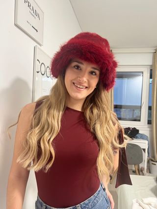 Gorro pelo rojo, hay vsrios golores