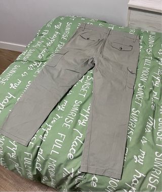 Pantalón Cargo Color Beige/Gris Claro